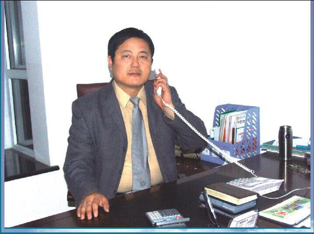 21_副本.jpg 摩爾化工集團總經(jīng)理:侯明生