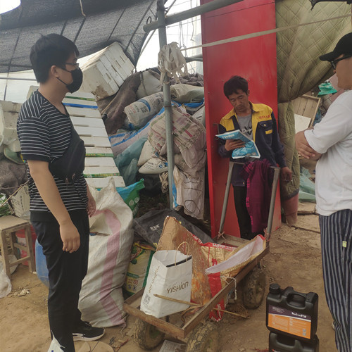 草莓種植戶咨詢用肥現場3 草莓種植戶咨詢用肥現場3