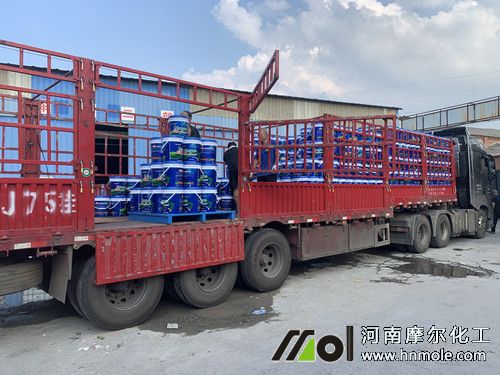 30摩根桶裝肥裝車中1 30摩根桶裝肥裝車中1